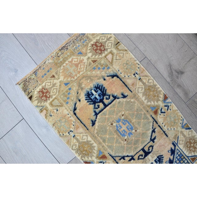 Loloi Rugs Etnic Decor Turkish Vintage Entryway Small Rug For Sale - Image 4 of 6