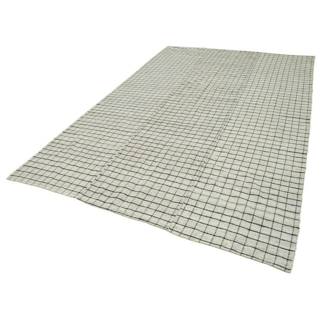 Handmade Thin Kilim Rug in Wool For Sale - Image 3 of 7