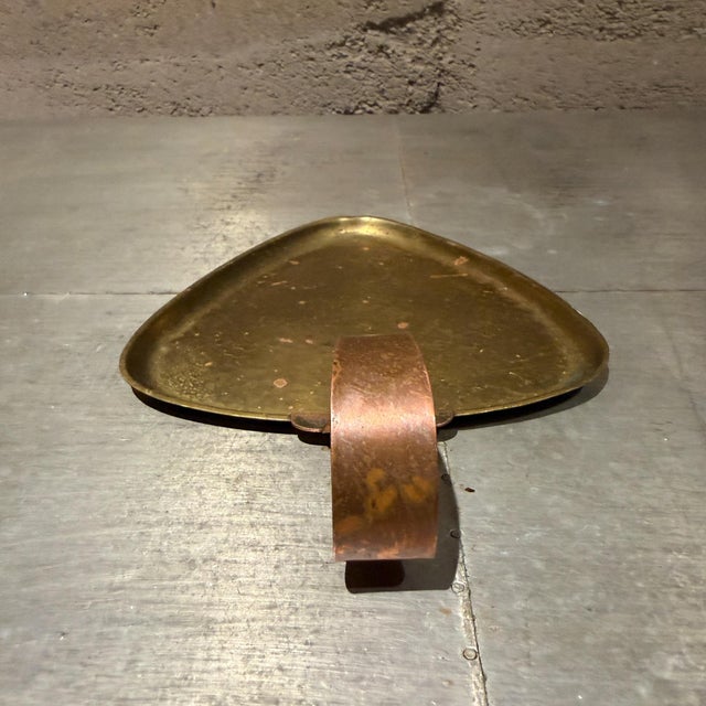 1960s Vintage Mid-Century Modern Triangular Tray Hammered Brass For Sale - Image 5 of 8