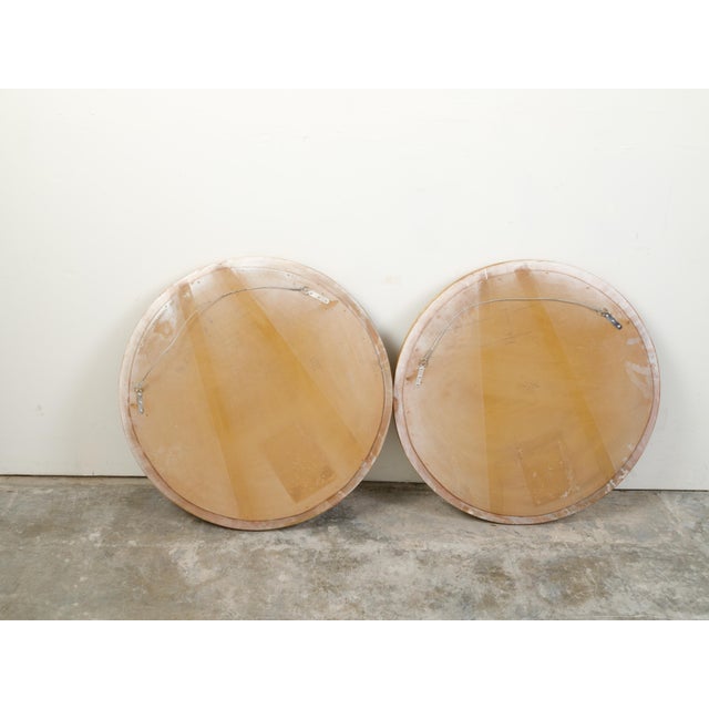 English Pair of English Giltwood 1940s Round Convex Mirrors with Carved Oak Leaves For Sale - Image 3 of 11