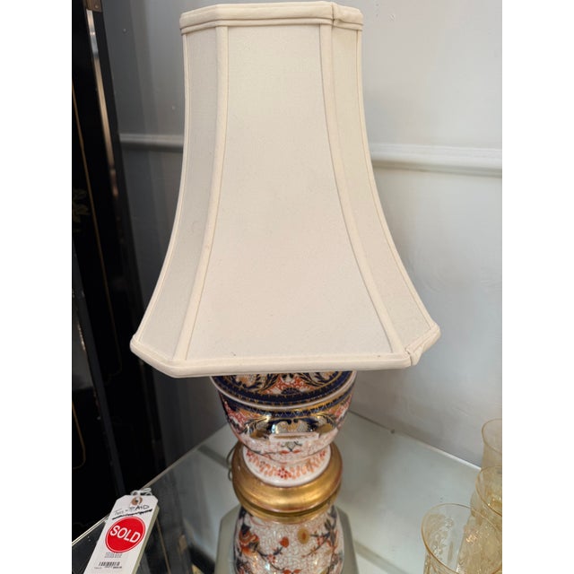 English Antique 19th-Century English Imari Porcelain Twin-Handled Urn Lamp For Sale - Image 3 of 7