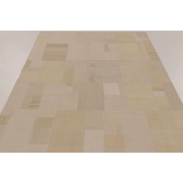 This 6x8 vintage patchwork rug is a compelling addition to Rug & Kilim’s collection, highlighting the finesse of Turkish...