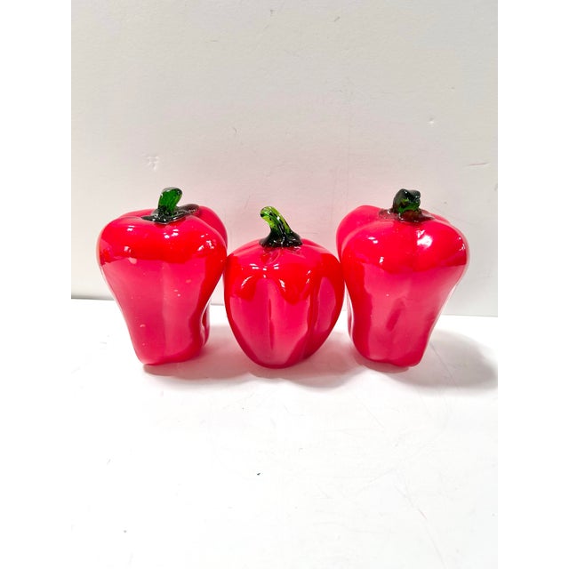 Farmhouse Vintage Italian Veggies Murano-Style Art Glass Peppers – Colorful Blown Glass Vegetable Sculpture Set For Sale - Image 3 of 8