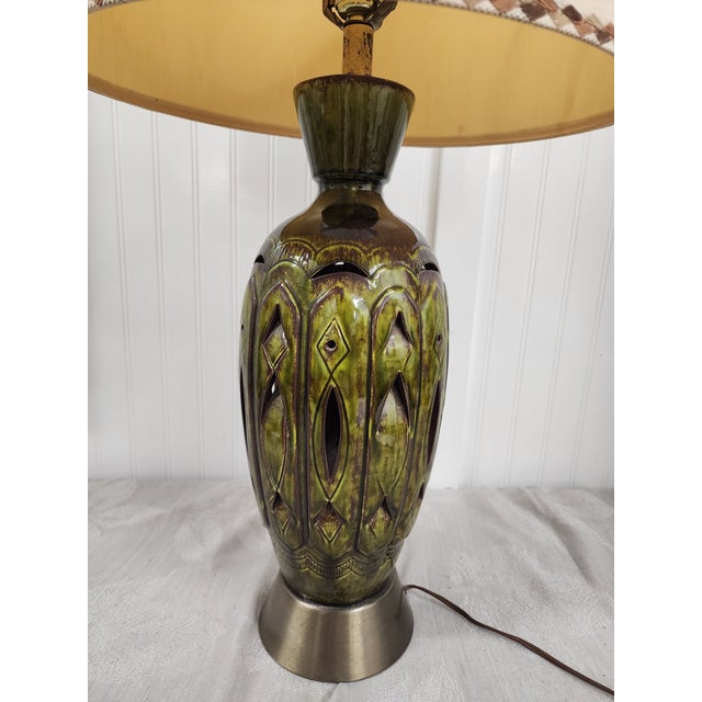 1960s Mid Century Modern Green Ceramic Lamp With Original Shade For Sale - Image 4 of 6