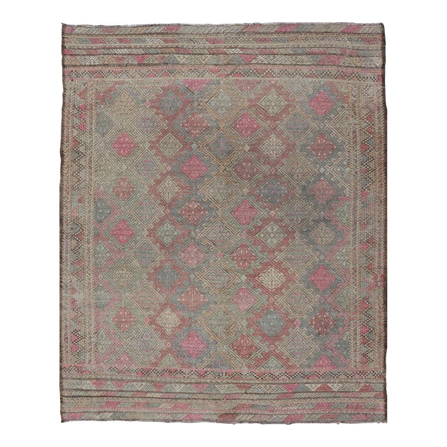 Turkish Vintage Kilim Rug With Colors of Tan and Pinks For Sale