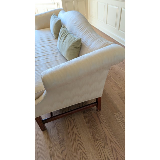 Elegant Vanguard Furniture classic style sofa/settee, upholstered in a subtle textured cream fabric with dark wood tapered...