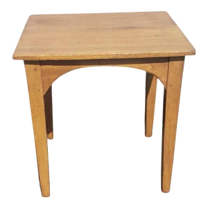 Early American Style Maple Side Table