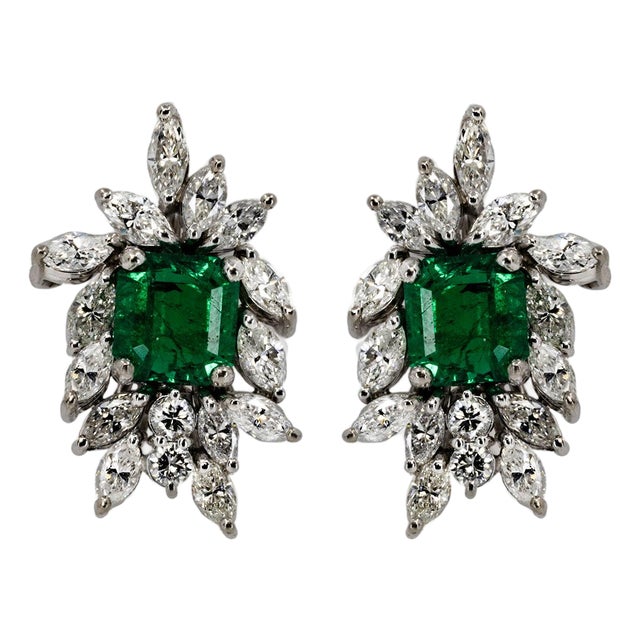 Late 20th Century Pair of Platinum Emerald Earrings For Sale