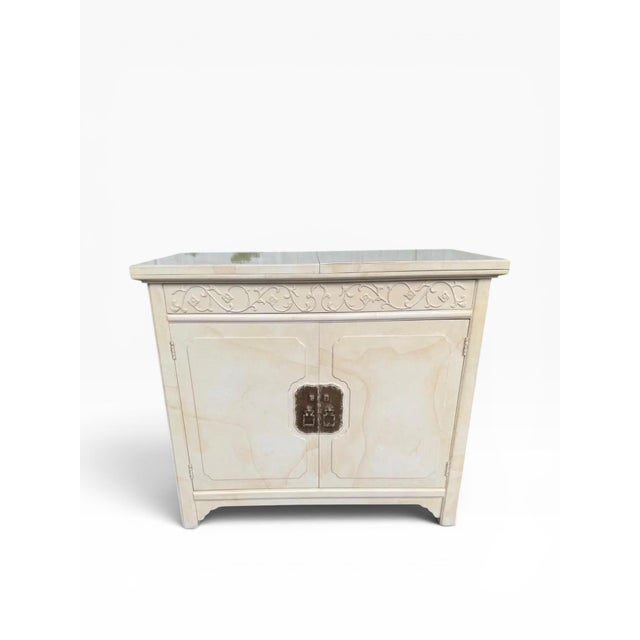 Chinoiserie 1970s Henredon “Scene Ii” Hollywood Regency Buffet Server – Faux Goatskin Lacquer, Flip-Top Design For Sale - Image 3 of 14
