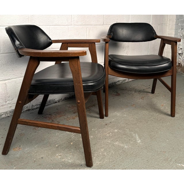 Mid-Century Modern Vintage Leather Chairs by Murphy Miller for Kroehler Furniture- Set of 2 For Sale - Image 3 of 12