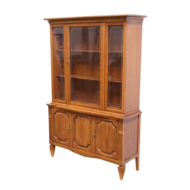 Drexel High End Vintage Solid Cherry Italian Provincial 45" China Cabinet 1570-334 in Fruitwood Finish For Sale - Image 4 of 14
