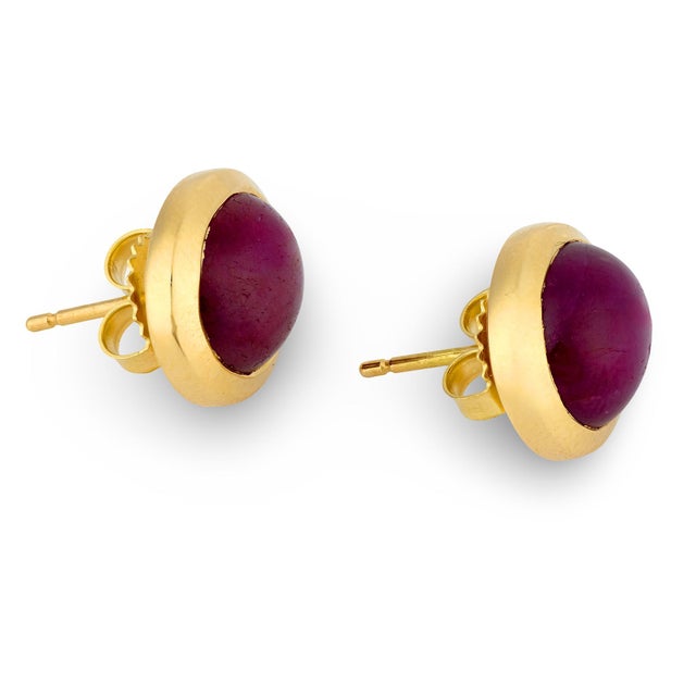 Vintage Gia 9.50 Carat No Heat Star Ruby 18k Yellow Gold Bezel Stud Earrings, A Pair For Sale - Image 4 of 8