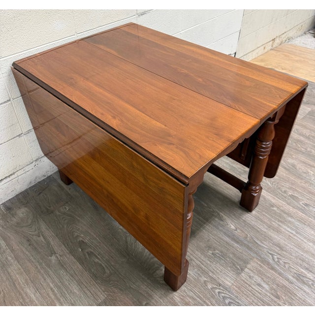 Wood Vintage Early American Colonial Revival Willam & Mary Style Walnut Dining Table For Sale - Image 7 of 14