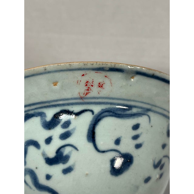 17th Century Late Ming Dynasty Chinese Blue & White Dragon Porcelain Bowl For Sale - Image 4 of 9