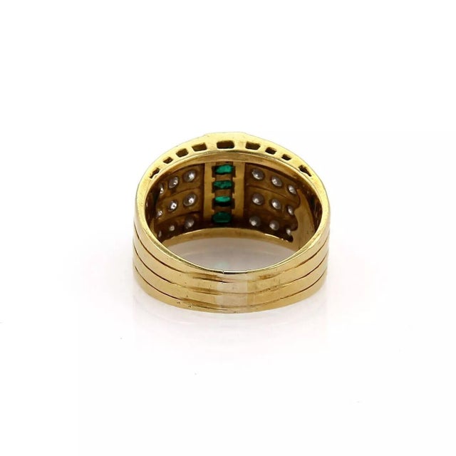 Contemporary Diamond & Emerald 18k Yellow Gold 4 Rows Wide Band Ring, Size 6 For Sale - Image 3 of 4