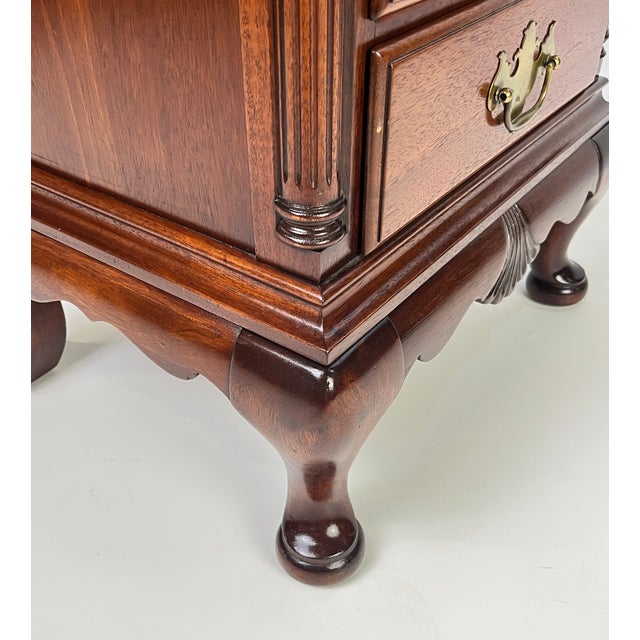 Brown Vintage Continental Furniture Co. Queen Anne Style Mahogany 4-Drawer Bedside Chest For Sale - Image 8 of 16