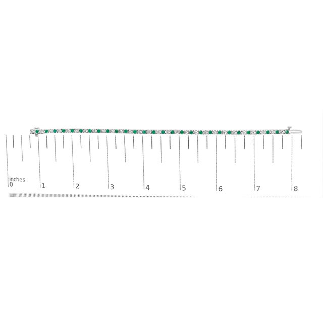 Early 21st Century 14K White Gold Alternating 1 1/2 Cttw Diamond and Emerald Tennis Bracelet For Sale - Image 5 of 5