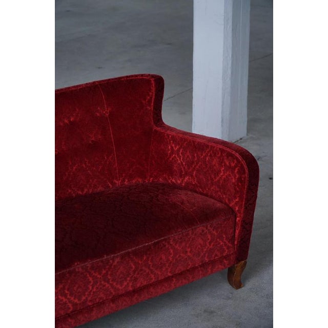 Danish Modern Red Velvet 3-Seater Sofa in the style of Fritz Hansen, 1940s For Sale - Image 15 of 18