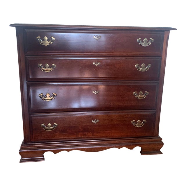 1990s Traditional Entryway Chest of Drawers For Sale