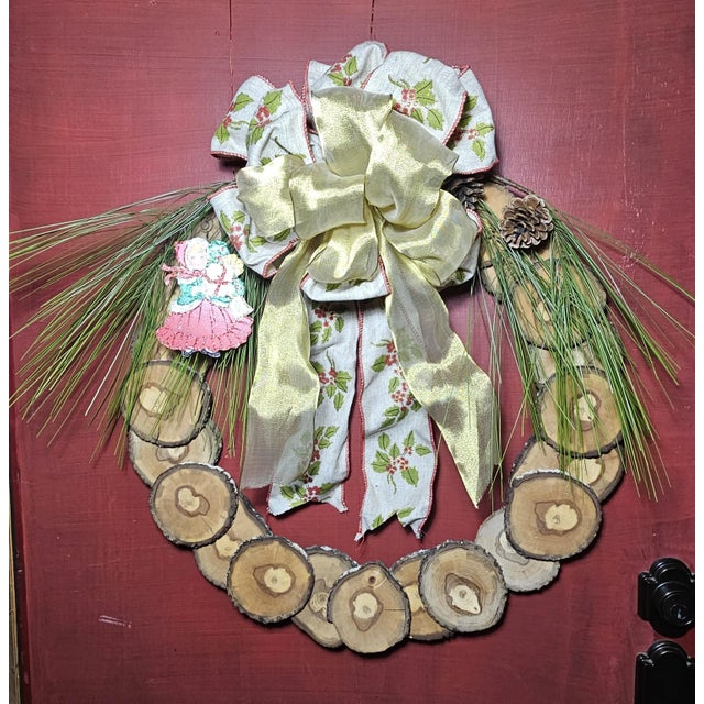 Farmhouse Handcrafted Oak Slice Holiday Wreath – 24” Rustic Elegance For Sale - Image 3 of 12