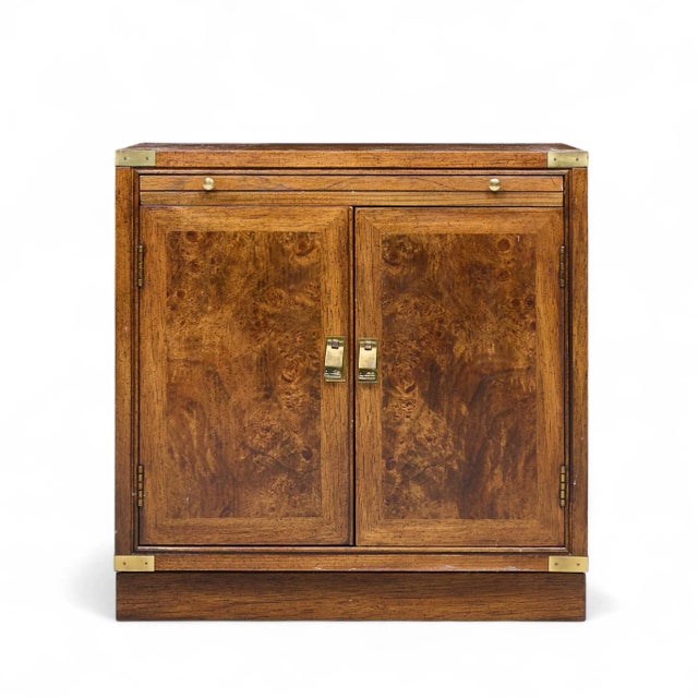 Wood Hickory Manufacturing Mid Century Burlwood and Brass Nightstands - Pair For Sale - Image 7 of 12