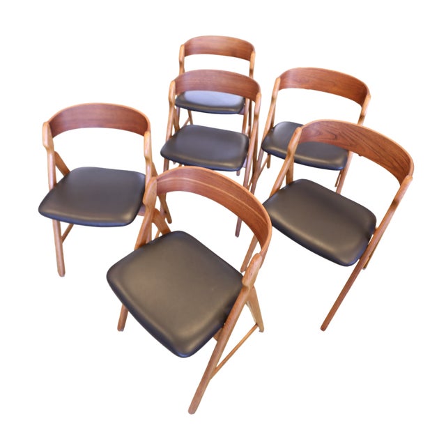 Mid-Century Modern Model 71 Chair in Teak, Oak and Leather by Henning Kjærnulf, 1960s, Set of 6 For Sale - Image 3 of 11