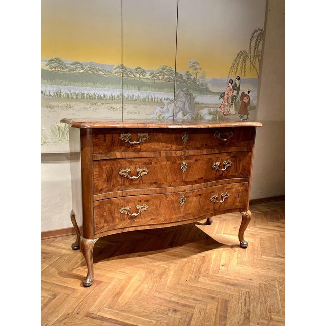 Wood Italian Louis XV Rococo Curved Walnut Commode, 18th Century For Sale - Image 7 of 14
