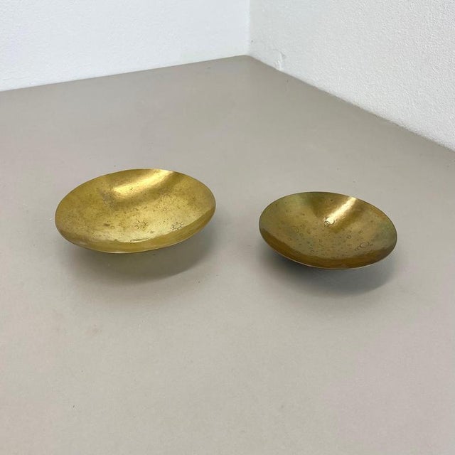 Bauhaus Brass Shell Plates from Hayno Focken, Germany, 1950s, Set of 2 For Sale - Image 4 of 18