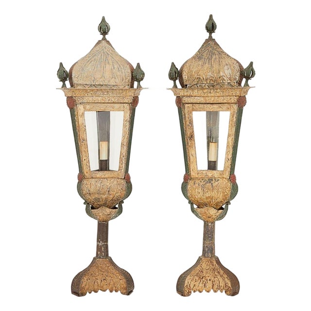 Mid 20th Century Pair of Italian Painted Metal Standing Lanterns For Sale