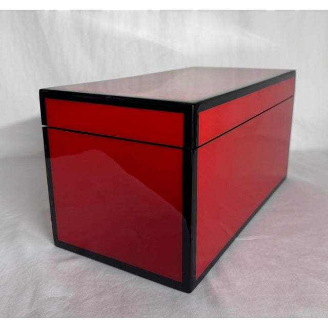 Hollywood Regency Hollywood Regency Style Lacquer Trinket Box Chinese Red and Black For Sale - Image 3 of 12