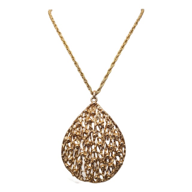 Vintage 1970s Signed Napier Brutalist Goldtone Tear Drop Shaped Pendant Necklace For Sale