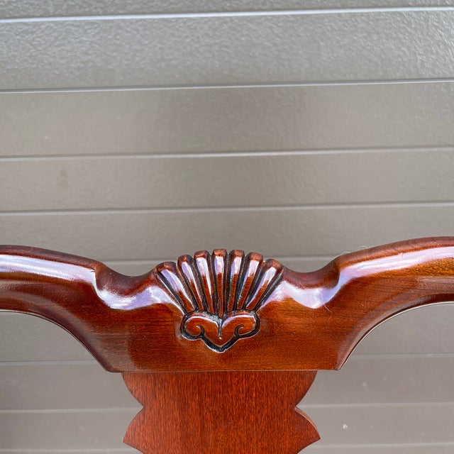 1990s Thomasville Queen Anne Solid Cherry Dining Chairs With Shell Carvings - A Pair For Sale In Philadelphia - Image 6 of 12
