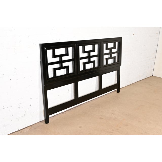 Mid-Century Modern Raymond Sobota for Century Furniture Mid-Century Hollywood Regency Chinoiserie Black Lacquered King Size Headboard, 1970s For Sale - Image 3 of 8