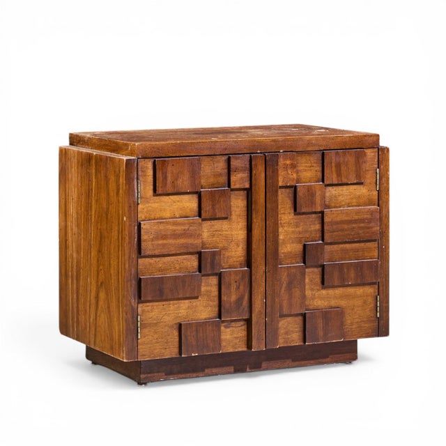 Lane Staccato Mid Century Brutalist Walnut Nightstands - Pair For Sale In Chicago - Image 6 of 11