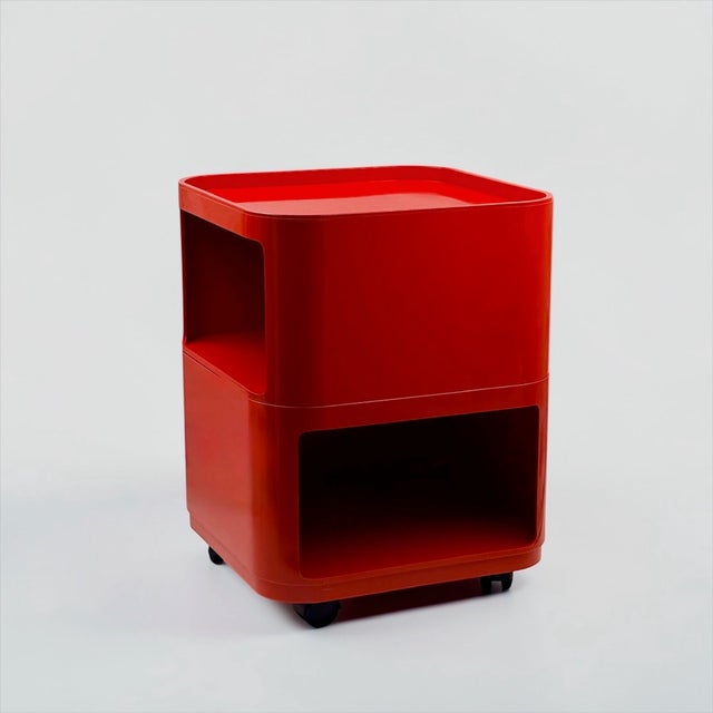 This square Componibili storage unit, designed by Anna Castelli Ferrieri for Kartell, is a refined variation of one of the...