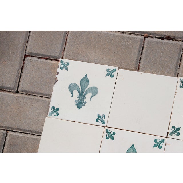 Baroque 1900s Portuguese Fleur-De-Lis & White Large Antique Tiles Set of Twenty For Sale - Image 3 of 18