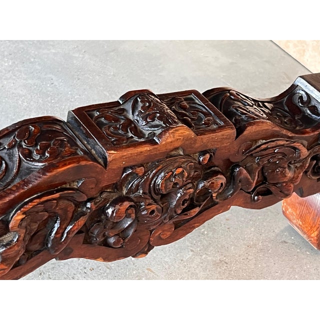 19th Spanish Carved Walnut Renaissance Center or Coffee Table For Sale - Image 12 of 18