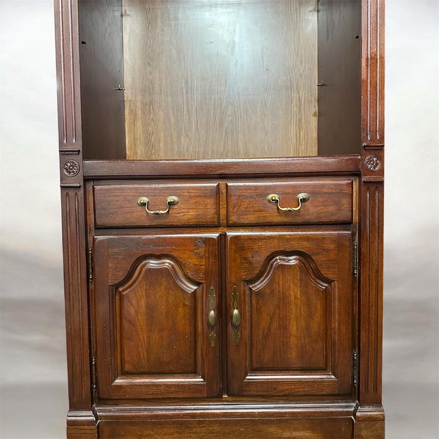 1970s Highland House Mahogany Display Cabinet With Adjustable Glass Shelves and Brass Hardware For Sale - Image 9 of 10