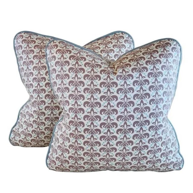 2010s Free Spirit Designer Vicki Payne Aqua Cream Gray Block Print Fleur De Lis Scallop Fabric- 1.7 Yards For Sale - Image 5 of 6