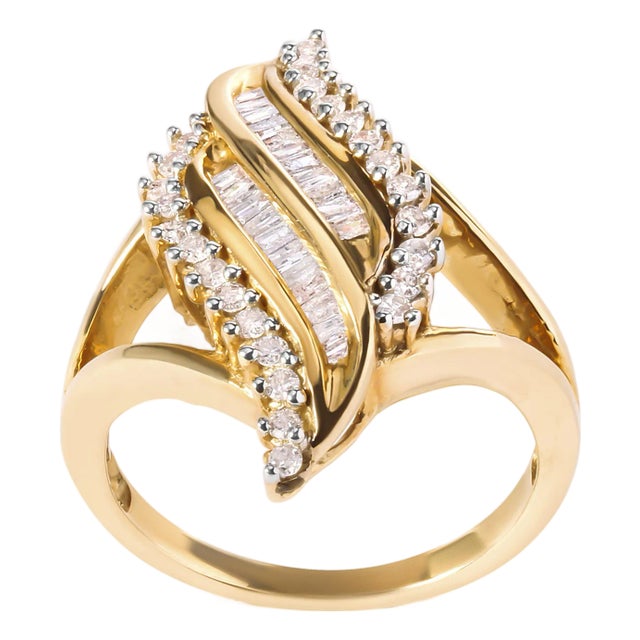 10K Yellow Gold 1/2 Cttw Round and Baguette Cut Diamond Cocktail Ring (H-I Color, I1-I2 Clarity) For Sale