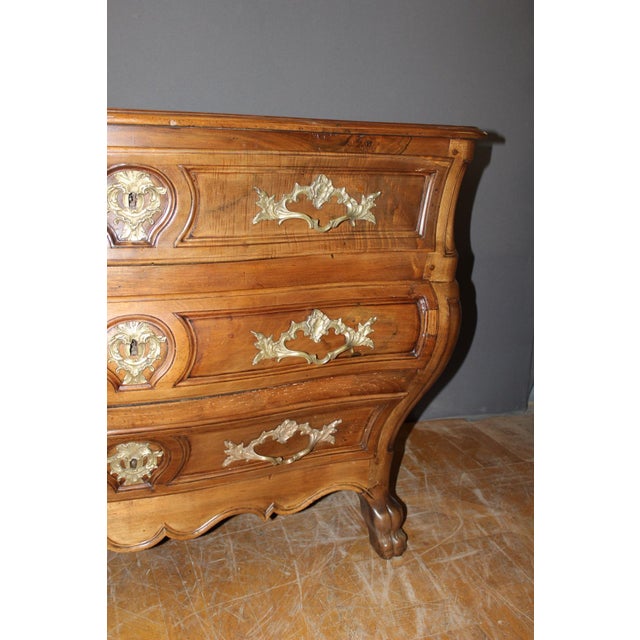 Wood Bordeaux Style Walnut Commode, 18th-Century For Sale - Image 7 of 15