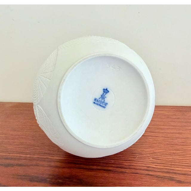 Mid-Century Modern German Vase in Porcelain Biscuit from AK Kaiser, 1970s For Sale - Image 3 of 9