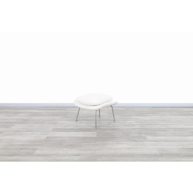 Vintage "Womb" Boucle Chair and Ottoman by Eero Saarinen for Knoll For Sale - Image 10 of 13