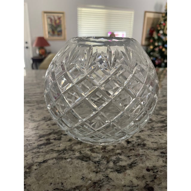 Vase for Flowers in glass with a modern design.