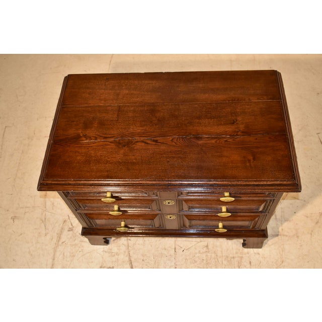 Wood Early 18th Century English Oak Small Chest For Sale - Image 7 of 12