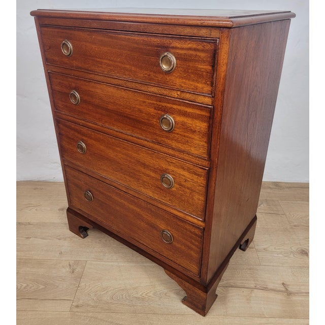 Vintage English Chest of Drawers in Mahogany, 1960 For Sale - Image 4 of 17