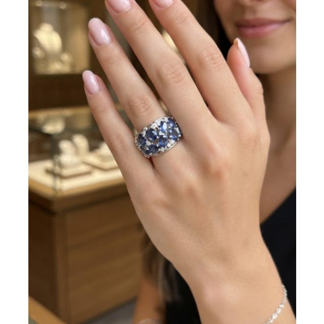Metal Natural Blue Sapphire 5.75cts & Diamond 0.38cts Ring in 18k Gold For Sale - Image 7 of 8