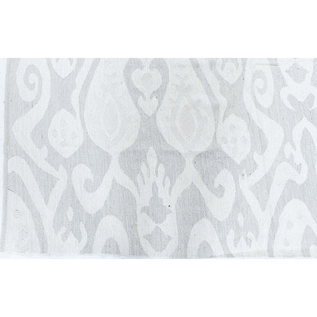 Early 21st Century Modern Flatweave Arabesque Gray With White Rug "Silver Whisper" For Sale - Image 5 of 9