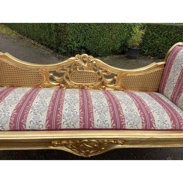 French 1960s French Louis XVI Gold Beech Cane Damask Settee For Sale - Image 3 of 10