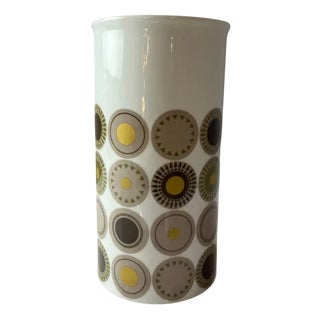 Medaillon Vase in White Porcelain by Hans Theo Baumann for Thomas For Sale